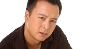 褚栓忠1991年考入中央戏剧学院表演系91班,褚栓忠艺术启蒙老师是河北
