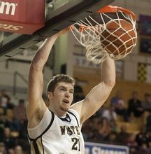 wwe谢恩麦克曼vs送葬者结局不是送葬者赢了吗